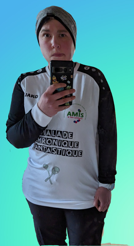 Sa tenue aux couleurs de l'Association